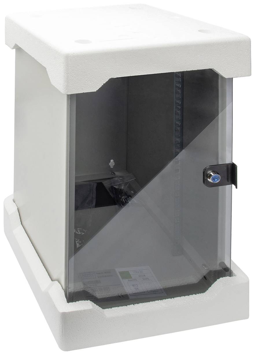Egy fehér, műanyag fali doboz üvegezett ajtóval és zárral, elektromos vagy hálózati eszközök elhelyezésére alkalmas.