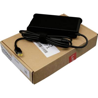 Egy fekete laptop-töltő egy barna doboz tetején fekszik. A kábel rendezetten fel van tekerve, és egy sárga végződés látható.