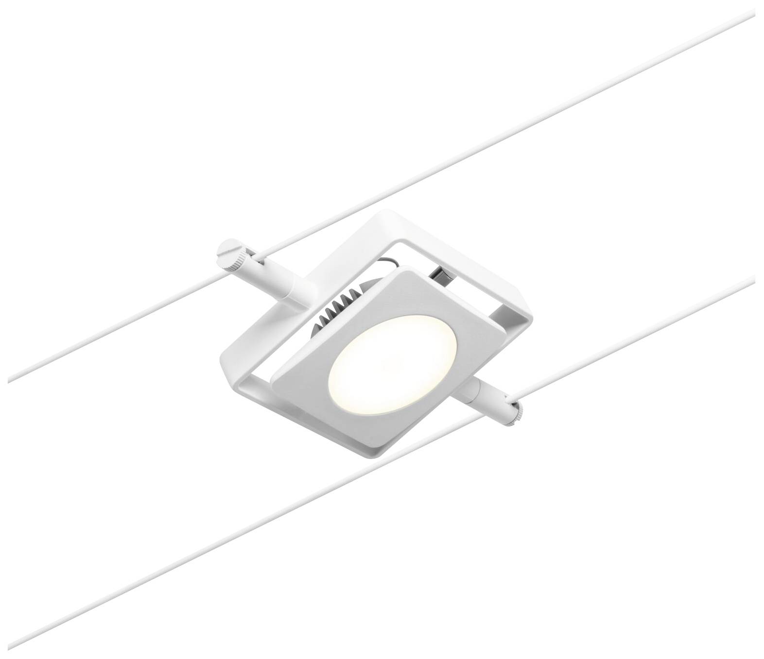 Egy modern, fehér, négyzet alakú mennyezeti lámpa, amely két párhuzamosan futó kábelen függ, hatékonyan világítja meg a teret.