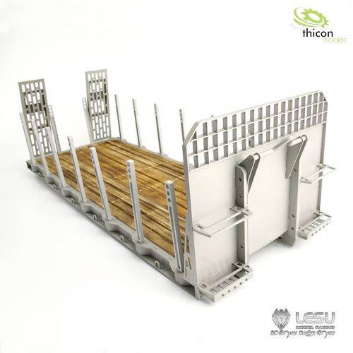 Fémvázas teherautó-felhajtó modell fa padozattal és oldalsó támaszokkal. Járművek vagy gépek be- és kirakodására szolgál.