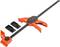 Egy narancssárga műanyag rögzítőkapocs fekete acélgerendával, fogószerű mechanizmussal a rögzítéshez és két levehető végdarabbal.