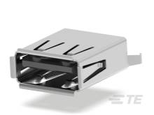 USB-A csatlakozó közeli felvétele, ezüstszínű, jellegzetes téglalap alakkal, amelynek belső érintkezői láthatók.