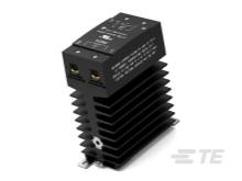 Fekete elektronikus eszköz bordázott hűtőfelülettel, oldalra döntve, két csatlakozóval felül. Hőmérséklet-szabályozásra szolgál.