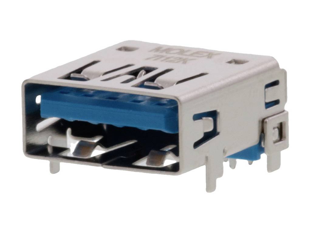 Egy négyszögletes USB-csatlakozó, fémes kivitelű kék belső burkolattal, részletesen ábrázolva fehér háttér előtt.