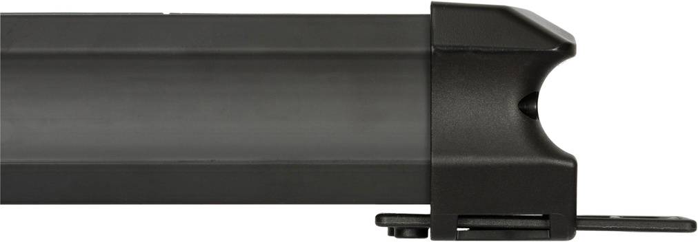 Egy fekete, téglalap alakú tárgy közeli felvétele sima felülettel és lekerekített véggel.