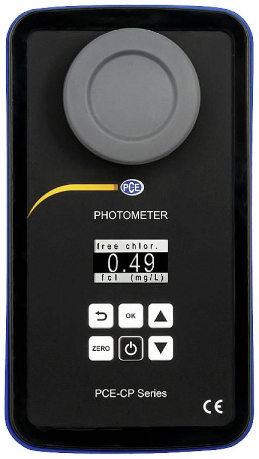 PCE-CP sorozatú kézi fotométer szabad klór méréséhez, a kijelzőn '0,49 mg/L' érték látható.