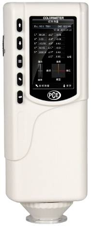 Egy hordozható kolorométer kijelzővel, amely megjeleníti a színértékeket és a színkülönbségeket. Több gombbal rendelkezik a kezeléséhez.