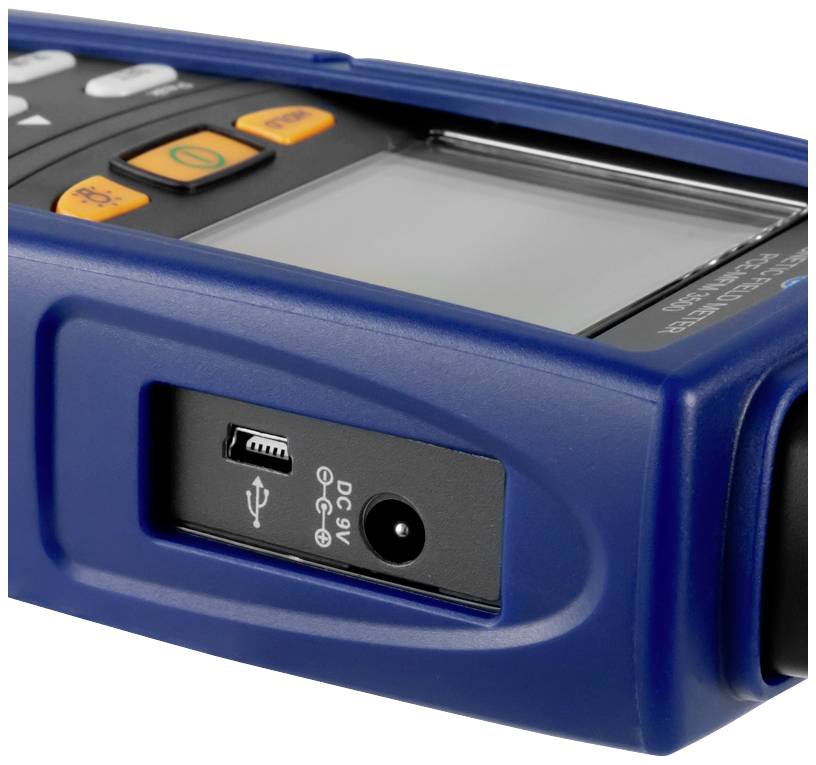 Közeli felvétel egy kék elektronikus eszközről, amelynek kijelzője, USB-portja és egyéb adatátviteli csatlakozói vannak.