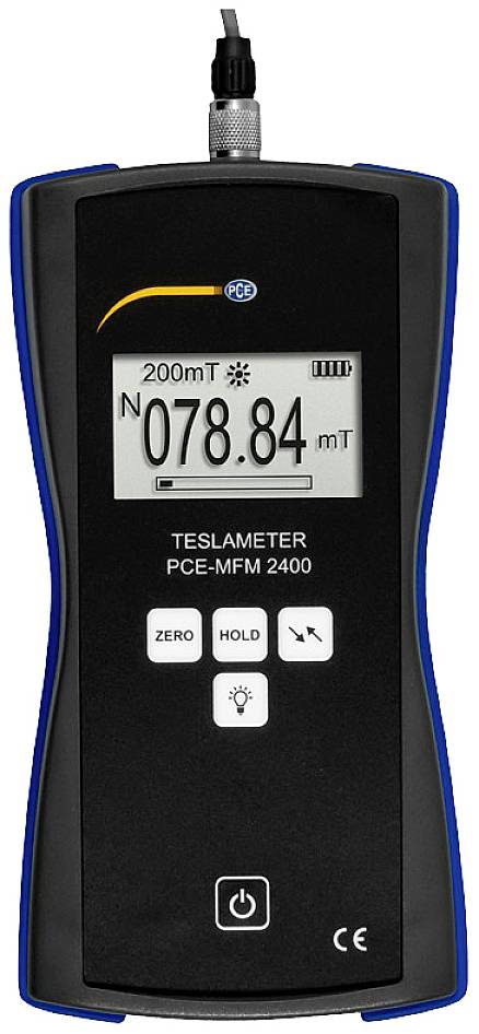 Egy teslameter 78,84 mT-t mutat. A kijelzőn további opciók láthatók, mint a 'ZERO', 'HOLD' és egy világítási szimbólum.