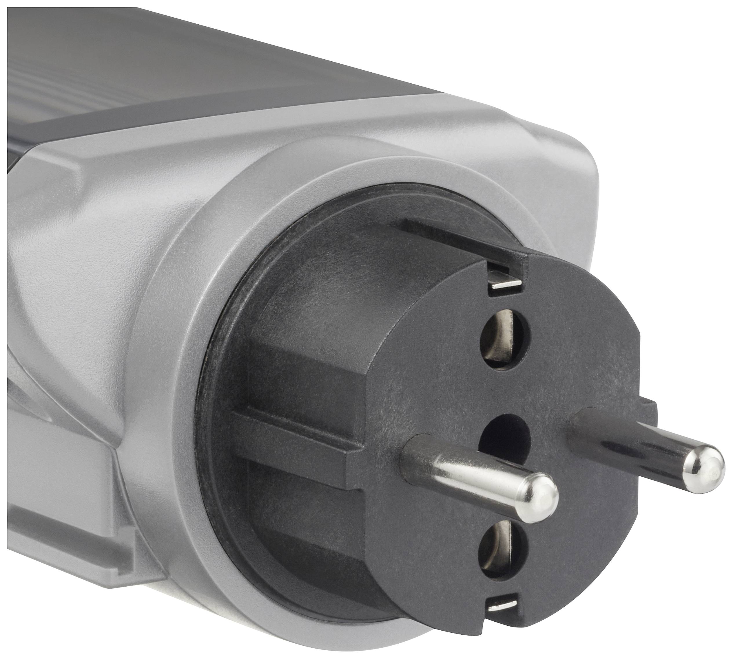 Egy elektronikus eszköz euro-csatlakozójának közeli felvétele, amelyen két kerek érintkezővel és egy földelő kontaktussal az előtérben.