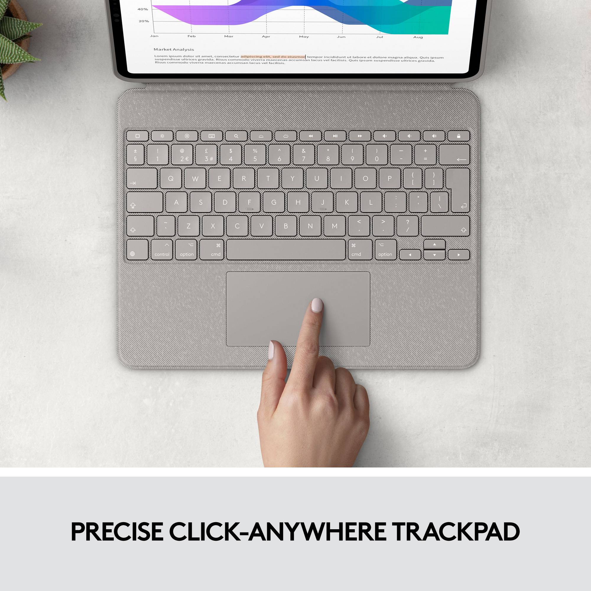 Egy személy a jobb kezével egy laptop érintőpárnáján kattint. A képernyőn egy színes felületekkel tarkított diagram látható.