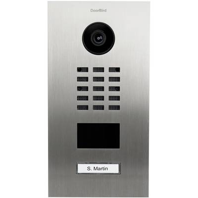 Ezüst videós kaputelefon kamerával, mikrofonnal, hangszóróval és csengőgombbal. Névtábla: 'S. Martin'.