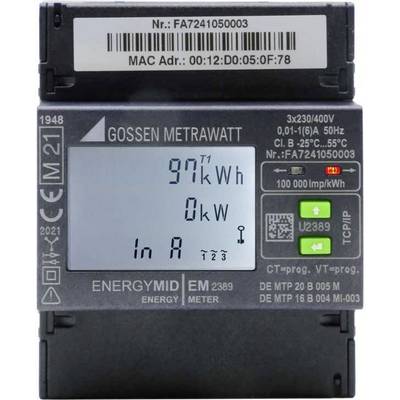 Digitális energiamérő egy falon, amely '97 kWh' felhasznált energiát mutat.