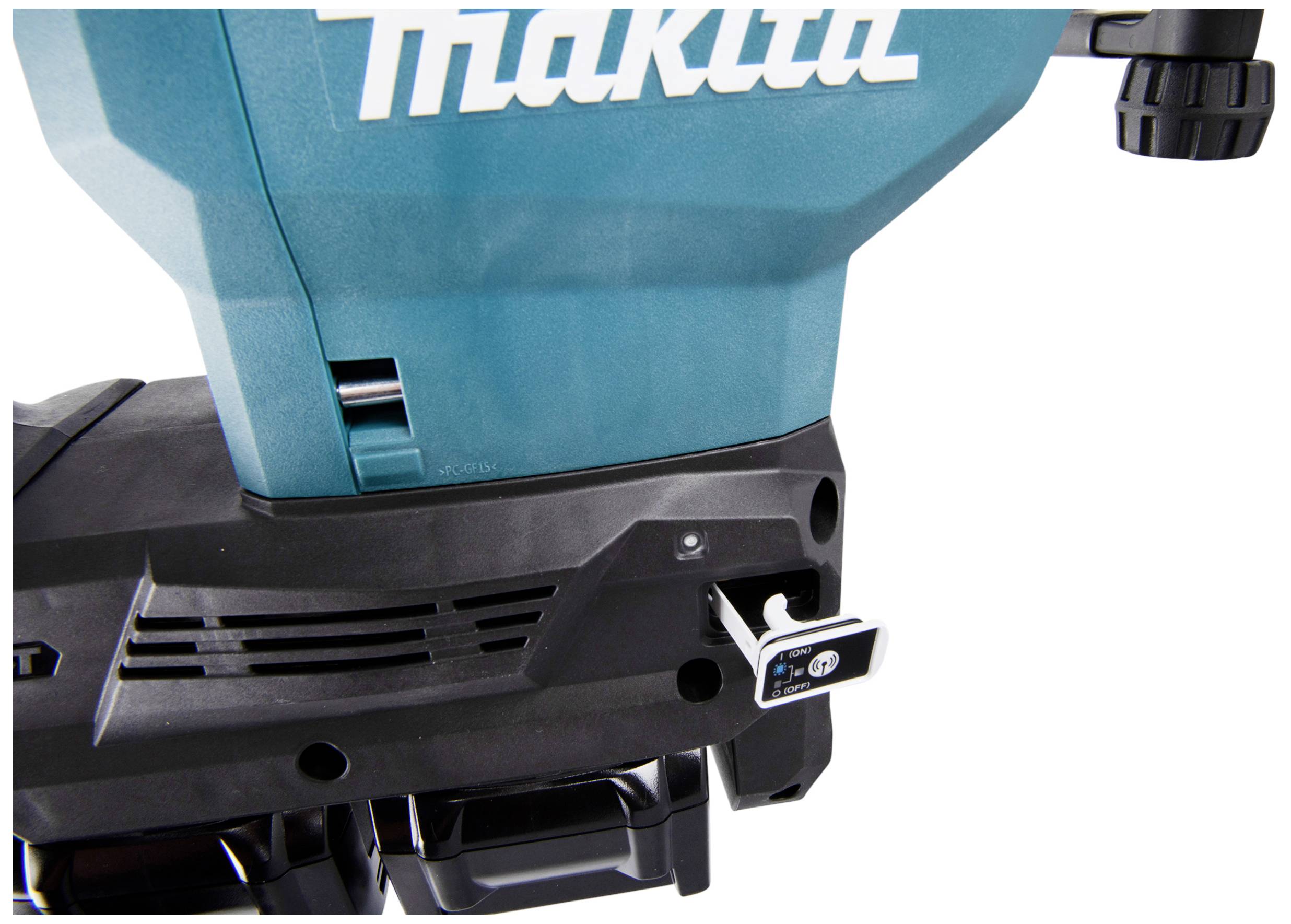 Egy Makita elektromos szerszám részletfelvétele mutatja a készülék kapcsolóját.