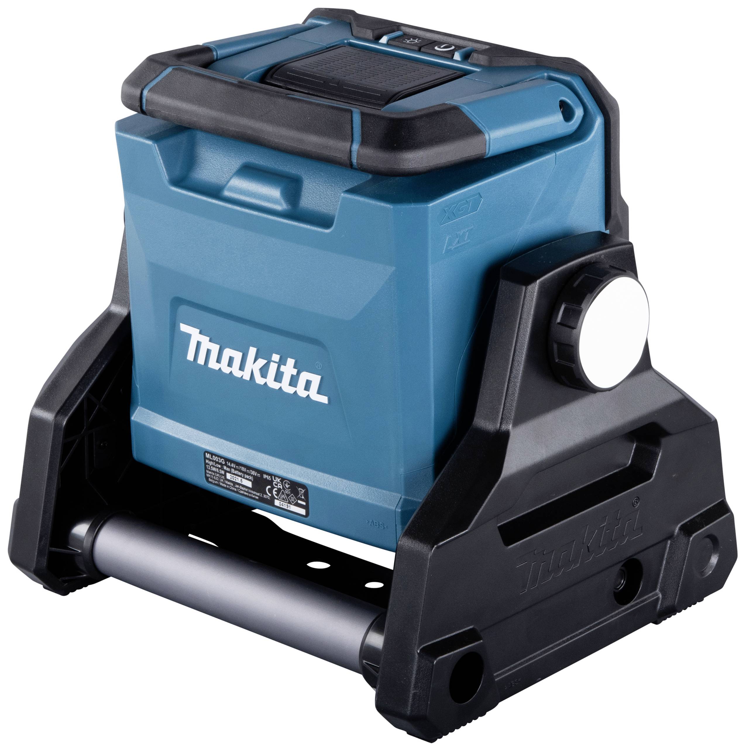 Kék elektronikus munkahelyi rádió fekete burkolattal; a "Makita" márkanév jól láthatóan az előlapon; hordozható és strapabíró.