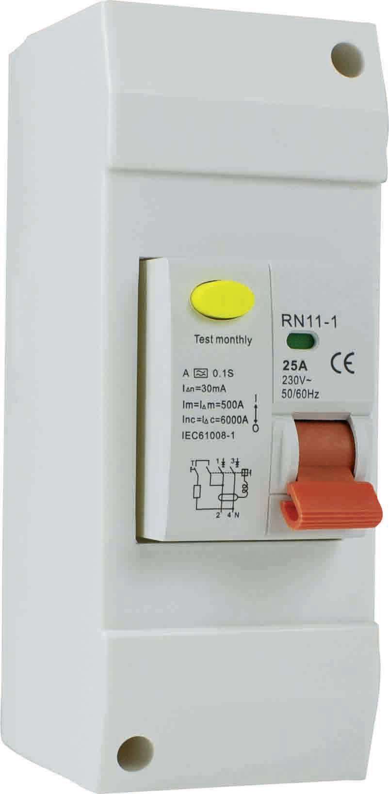 Egy piros kapcsolóval és sárga tesztgombbal ellátott áram-védőkapcsoló (RCD). A felirat műszaki adatokat mutat: 25A, 230V, 50/60Hz.