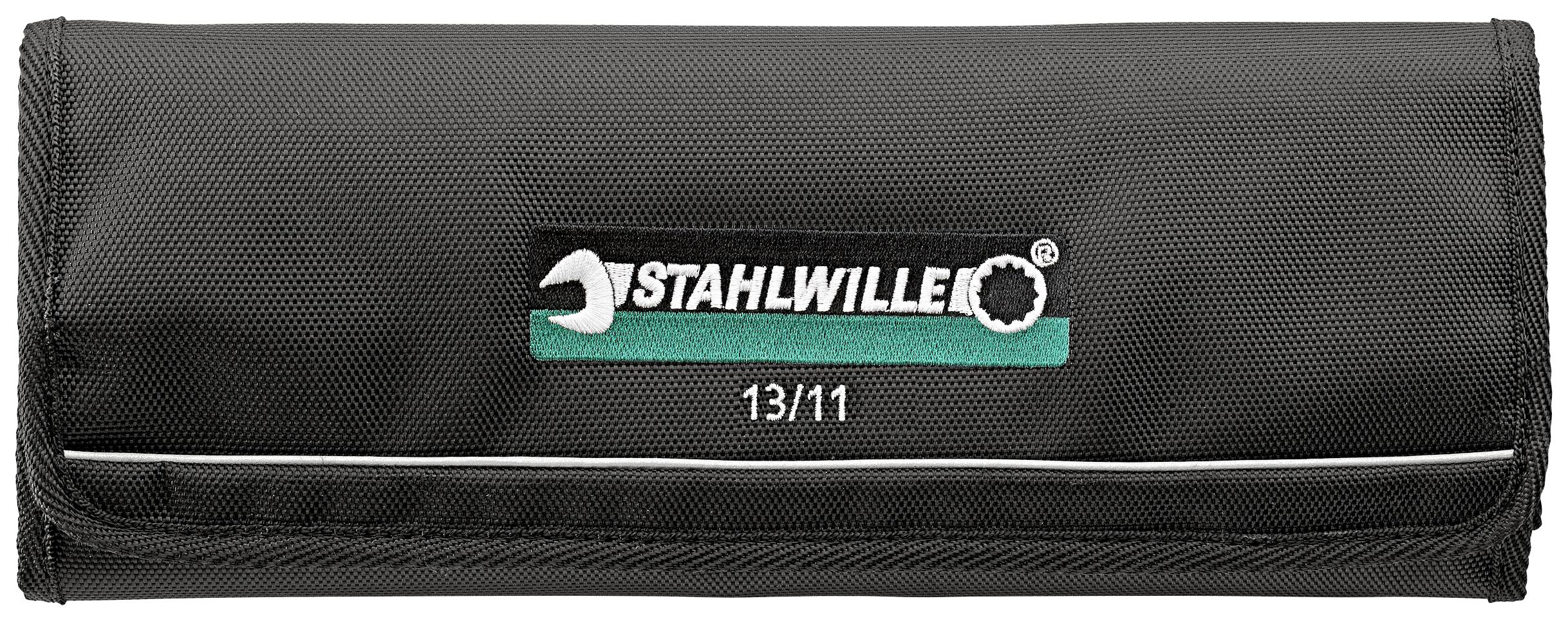 Fekete szerszámtartó tok STAHLWILLE logóval hímezve és '13/11' felirattal, összehajtva szerszámok tárolásához.