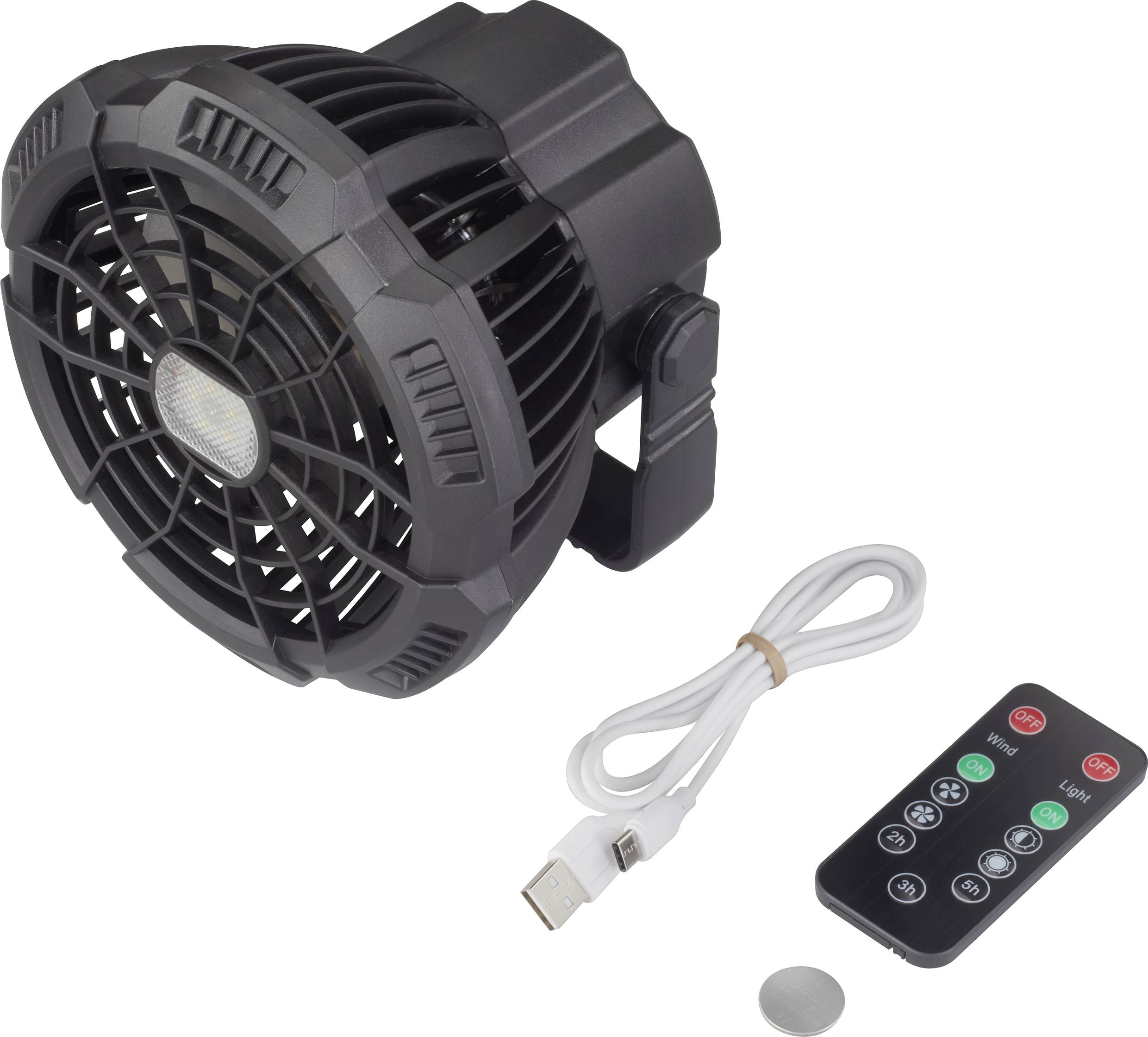 Egy fekete asztali ventilátor rácsos borítással, távirányítóval, USB-kábellel és elemmel ábrázolva.