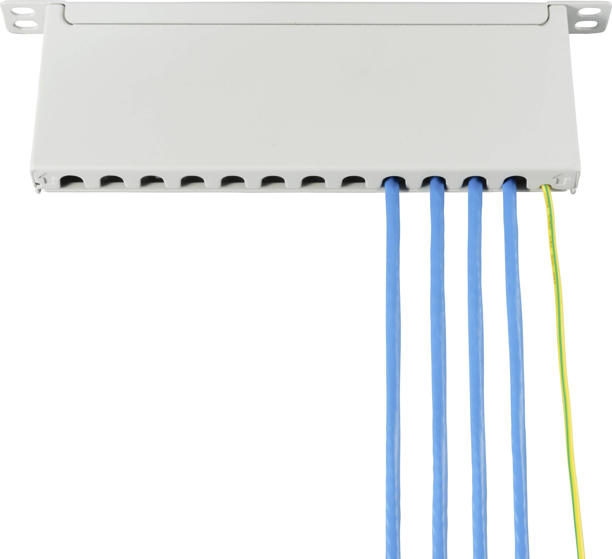 Egy patchpanel hat kék hálózati kábellel, amelyek alulról csatlakoznak. Egy sárga kábel zöld csíkkal párhuzamosan fut.