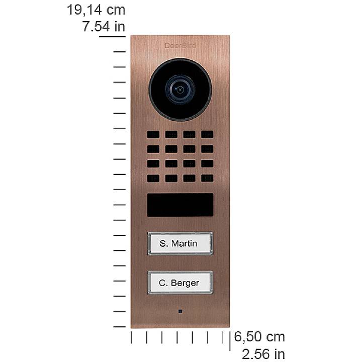 Kamerarendszerű csengő két gombbal, amelyeken 'S. Martin' és 'C. Berger' felirat olvasható. Méretei: 19,14 cm magas, 6,50 cm széles.