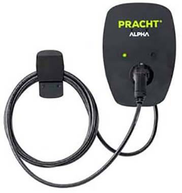 Töltőállomás kábellel és 'PRACHT ALPHA' felirattal, elektromos járművek töltésére garázsokban vagy parkolókban.