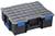 Egy fekete műanyag rendszerező átlátszó tetővel és kék zárral, alkalmas kisméretű alkatrészek tárolására.