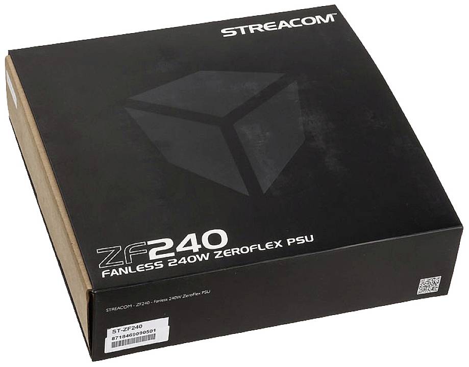 Fekete doboz "STREACOM ZF240 Fanless 240W ZeroFlex PSU" felirattal. Hűtőventillátor nélküli tápegységet tartalmaz.