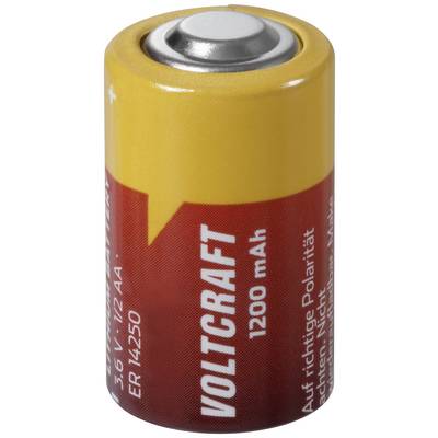 Egy piros és sárga akkumulátor, amelyen a "VOLTCRAFT 1200 mAh" felirat szerepel. A felső részén fémfedél látható, a szöveg pedig az polaritásra utal.