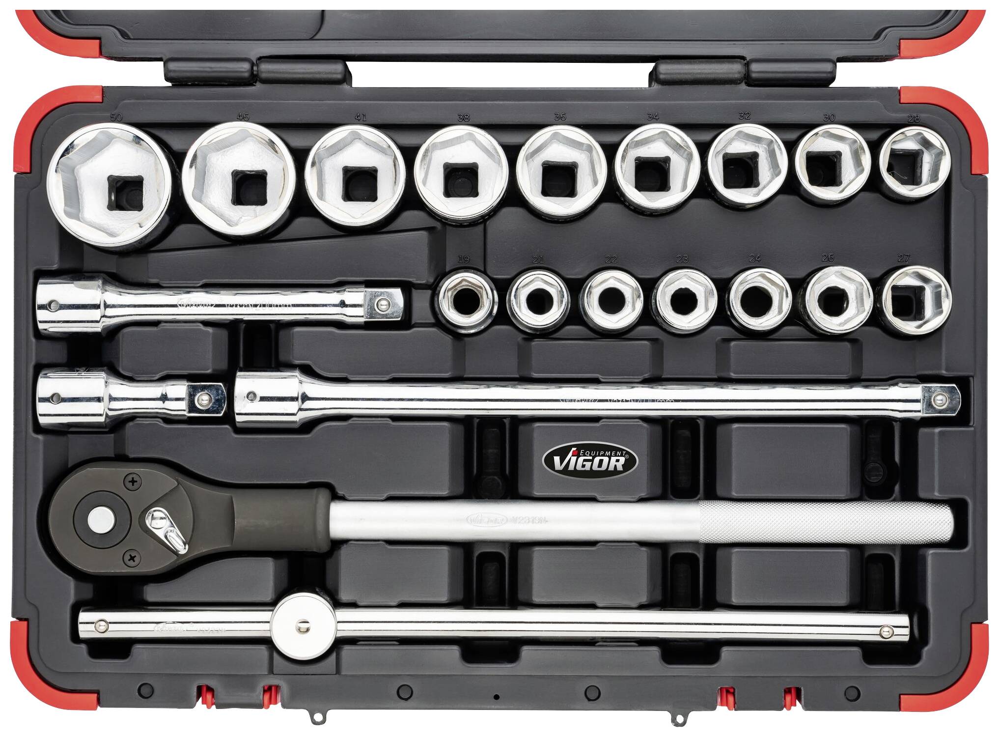 Egy racsnis szerszámkészlet különböző dugókulcsokkal és toldatokkal, alkalmas mechanikai munkákhoz és javításokhoz.