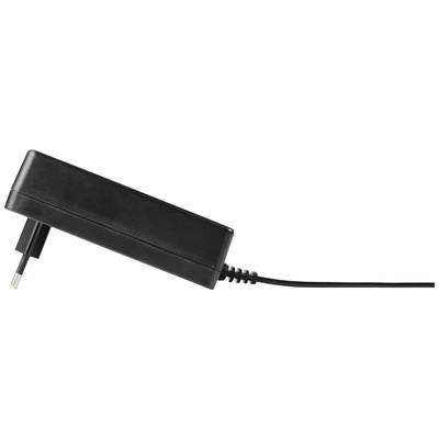 Fekete hálózati tápegység kábelekkel, ferde nézetben. Elektronikus eszközök töltésére alkalmas.