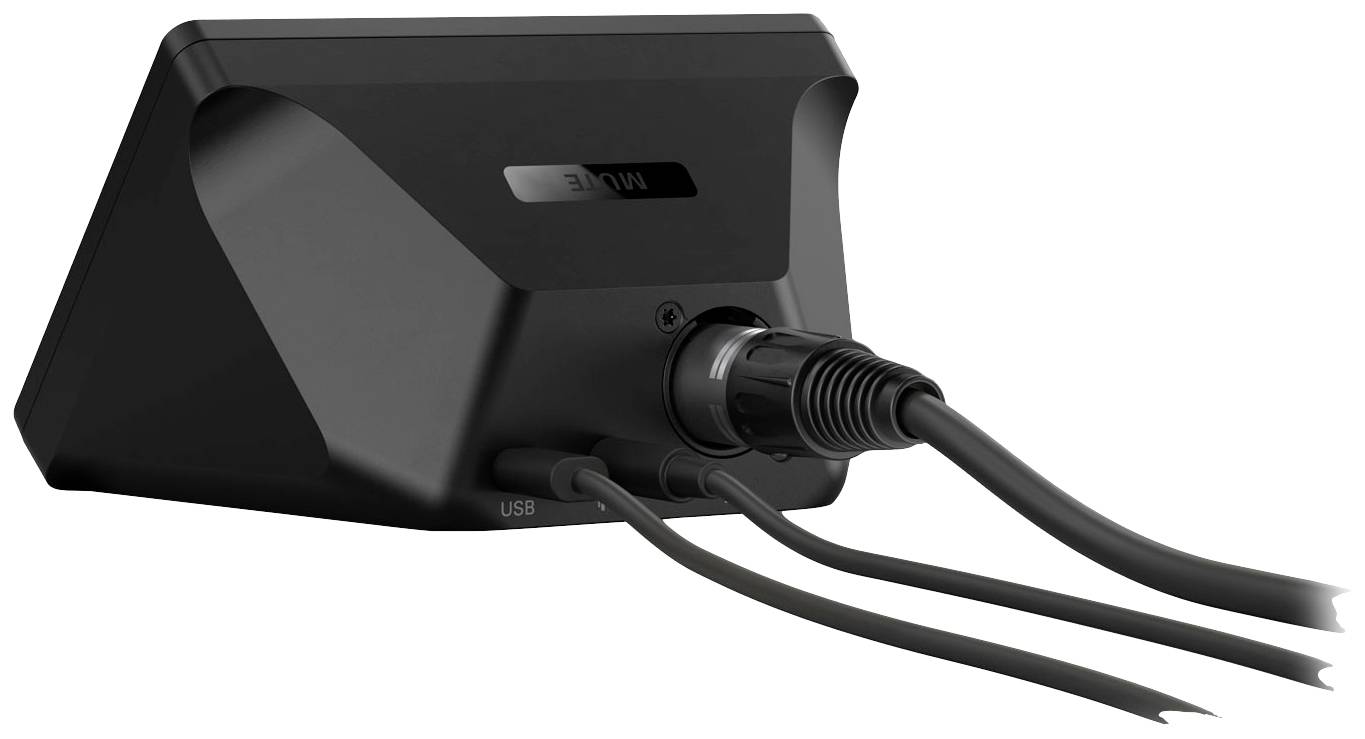 Egy fekete elektronikus eszköz három csatlakoztatott kábellel. Rendelkezik USB-portokkal és egy kerek csatlakozóval.