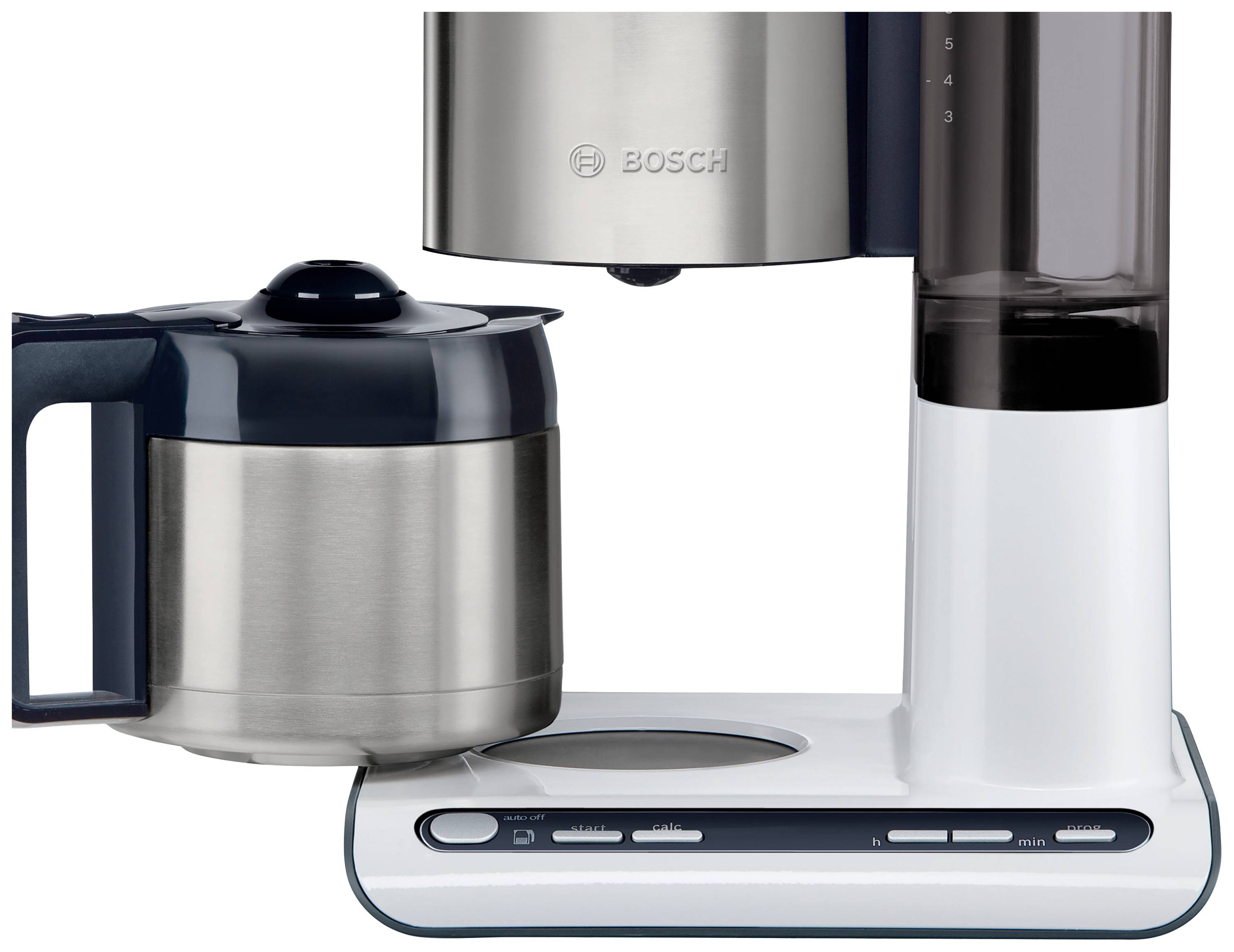 Filteres kávéfőző rozsdamentes acél kannával, fehér házban és kezelőszervekkel az alapnál.