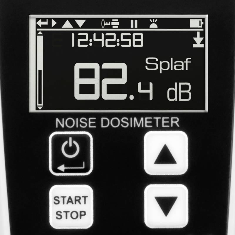 Egy zajmérő készülék képe. A kijelzőn '82,4 dB' és az aktuális idő látható. Billentyűk a start/stop, hangerőszabályzás és módválasztás számára.