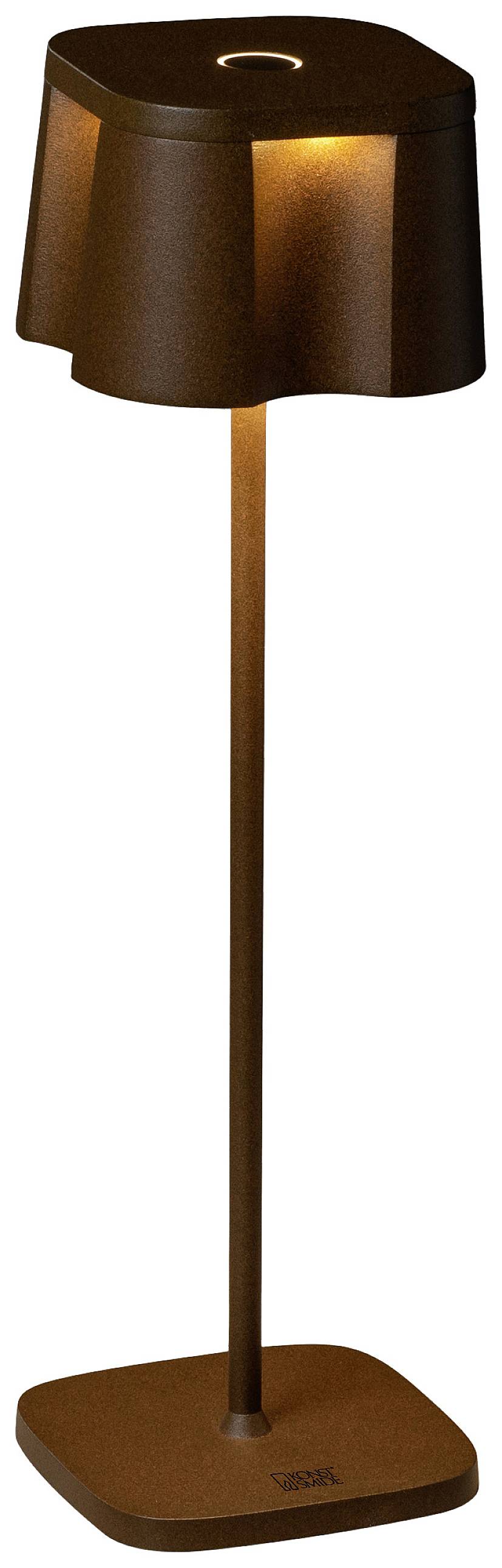 Állólámpa sötétbarna ernyővel és karcsú, magas állvánnyal. Meleg, lágy fényt áraszt.