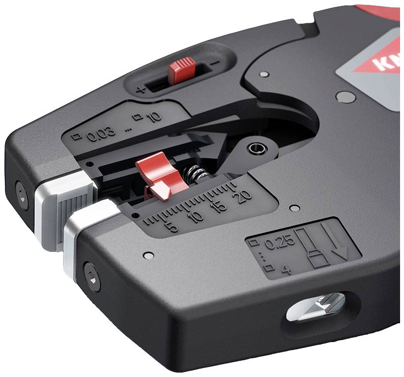 A képen egy fekete szerszám látható, valószínűleg egy kábelcsupaszító, amely skálákkal rendelkezik a csupaszítási hossz és a huzalvastagság beállításához.