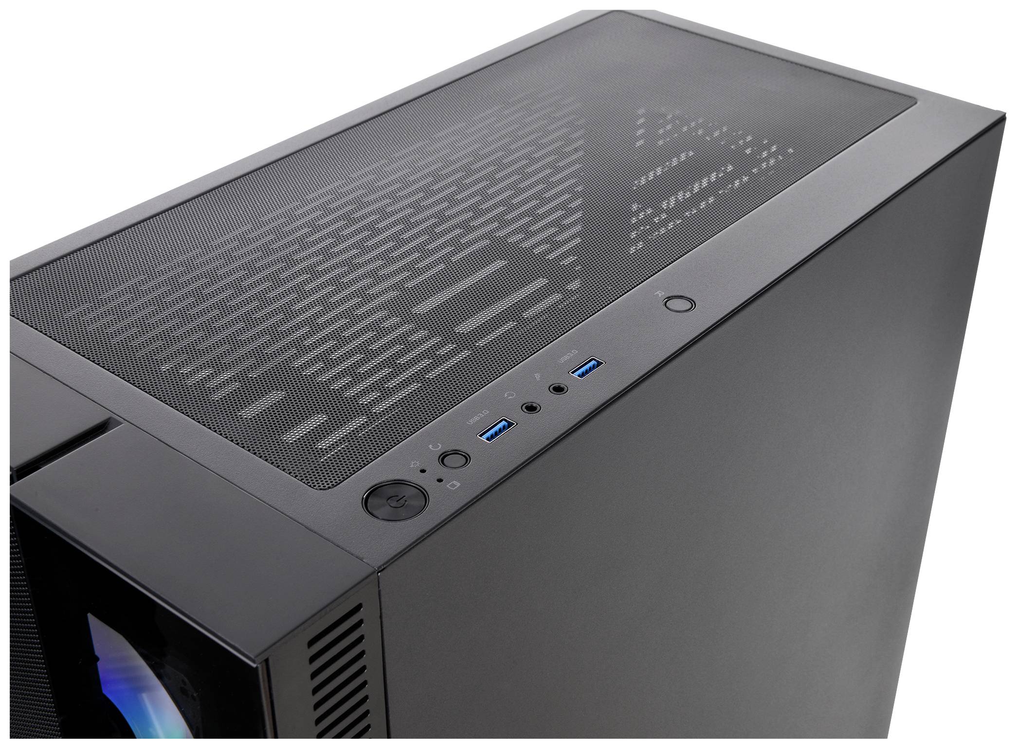 Számítógépház minimalista dizájnnal, tetején két USB-csatlakozóval és szellőzőráccsal, bal oldalán betekintő ablakkal.