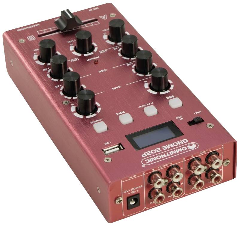 Piros audioeszköz több forgatógombbal és csatlakozóval, amelyet hangszerkesztésre használnak. LCD-kijelző és USB-port látható.