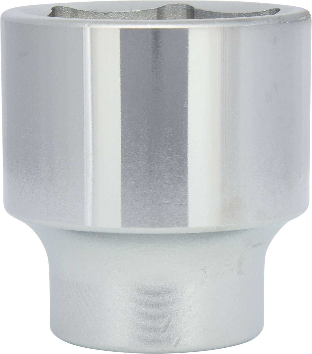 Hatszögletű nyílású fémcsavar feje, fényes ezüstös felülettel, mechanikai szerszámokhoz.
