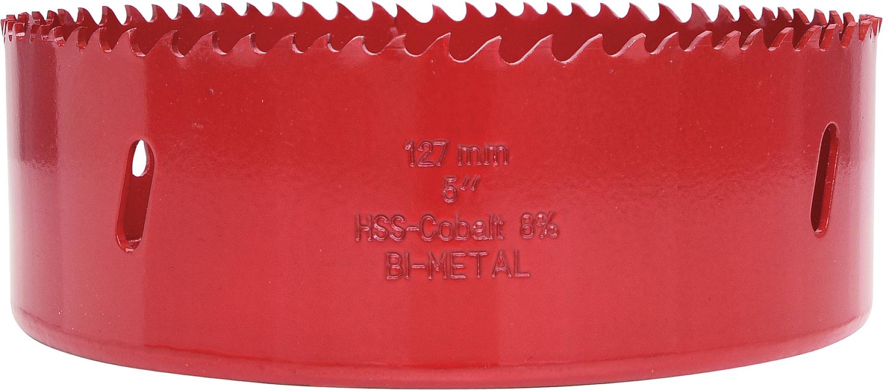 Egy piros kétvegyértékű lyukfűrészlap 127 mm (5") méretben. A fogak élesek a pontos vágáshoz.