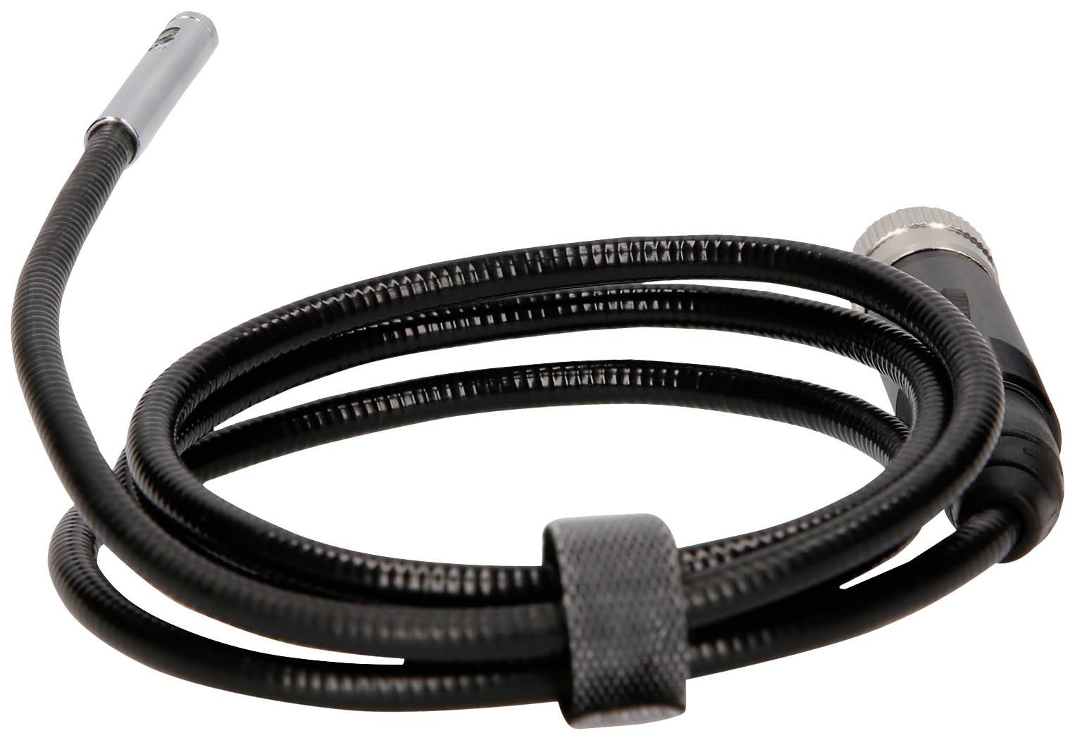 Egy fekete, rugalmas endoszkóp-kábel fémcsatlakozóval és kamerával a végén, amelyet nehezen hozzáférhető területek vizsgálatára használnak.