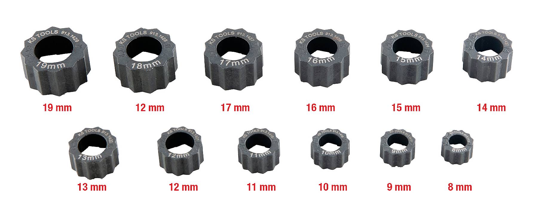 Több dugasztű különböző méretekben 8 mm-től 19 mm-ig, két sorban elrendezve.