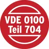 Piros logó fehér szöveggel: 'VDE 0100 Teil 704', amely egy villamos szerelési szabvány.