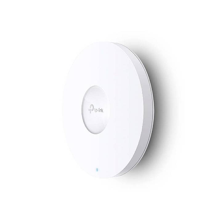 Egy fehér, kerek TP-Link WLAN-hozzáférési pont, amely fali szerelésre alkalmas irodák vagy nyilvános terek számára.