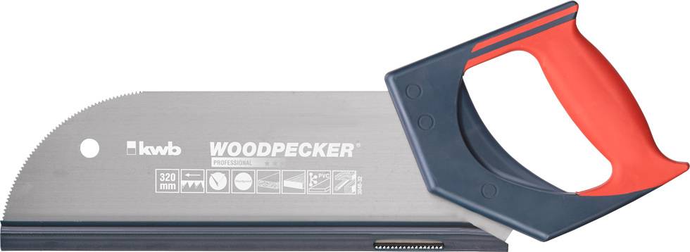 Piros markolatú és ezüst pengéjű fűrész, amelynek pengéjén a 'WOODPECKER' és a '320 mm' felirat olvasható.