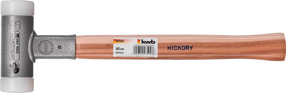 Egy kalapács fa nyéllel és fémfejjel, amelyet két fehér műanyag véggel szereltek fel. A nyélen a 'Hickory' felirat olvasható.