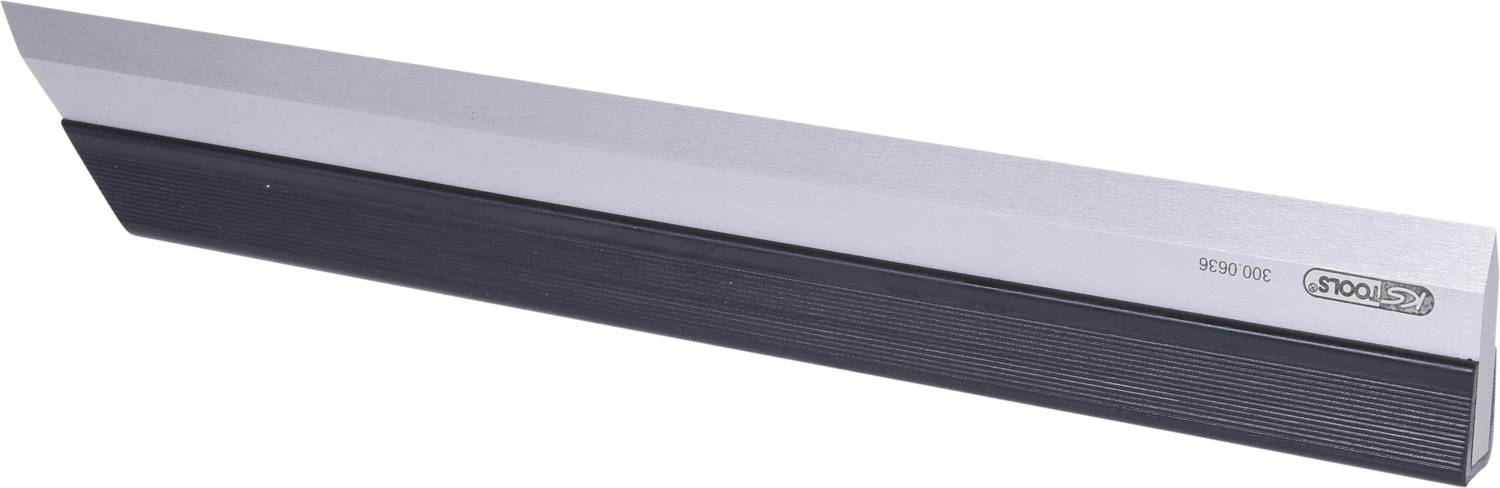 Egy ezüstszínű fémlapát fekete nyéllel, alkalmas élek és felületek simítására.