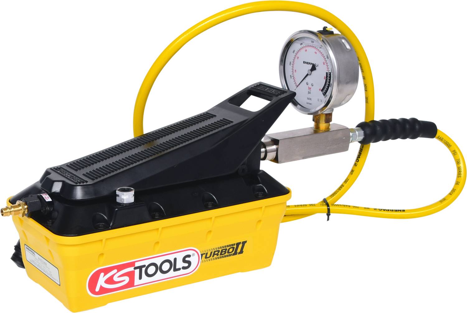 Sárga házburkolatú, tömlővel és nyomásmérővel ellátott kézi nyomószivattyú, amelyet csővezetéki rendszerek nyomáspróbájához használnak.