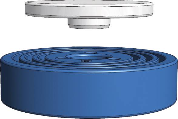 Egy többrétegű, kék gyűrűhalom lekerekített tetővel. Egy fehér, korongszerű fedő lebeg felette.