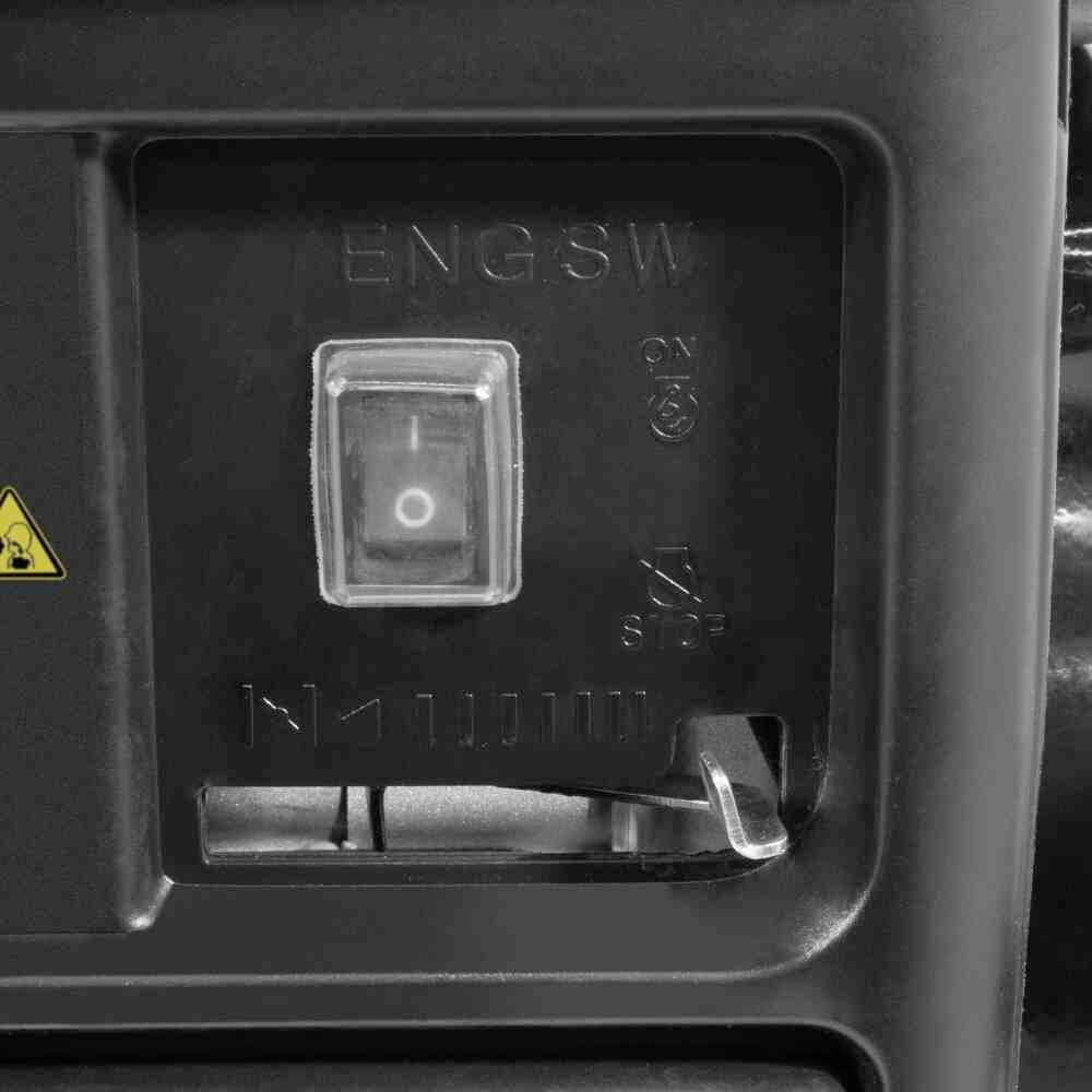 Világítási kapcsoló 'ENG SW' felirattal, 'BE' pozíció felül, 'ÁLLJ' pozíció alul. Egy nyíl mutatja a kapcsoló irányát.