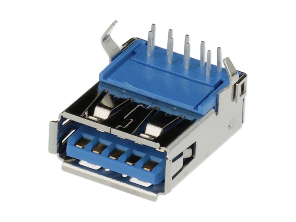 Egy kék foglalattal és fémházazattal rendelkező USB 3.0-s csatlakozó, amelyet jellemzően gyors adatátvitelre használnak számítógépekben.